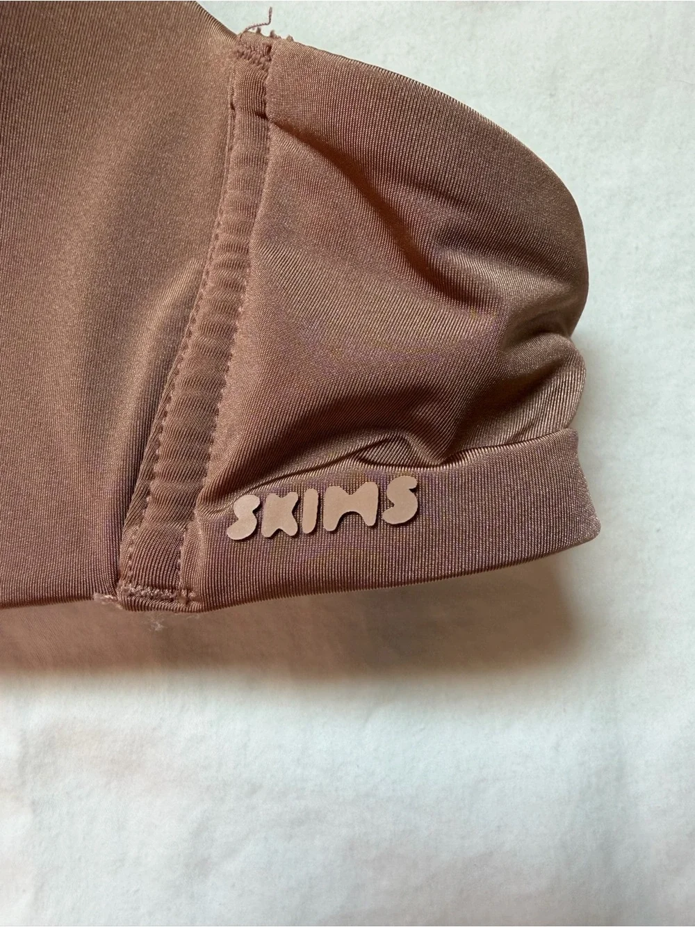 SKIMS Wireless T-Shirt Bra 36B Brown Nude Lightly Lined Adjustable Straps